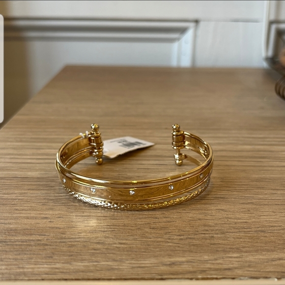 Jewelry - NWT Gold Bangle Bracelet